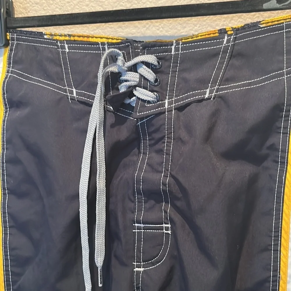 Speedo Men’s Board Shorts Swim Trunks Size Medium Quick Dry Black Yellow